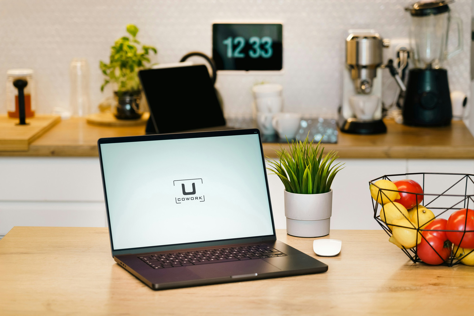Equipamiento del cowork.